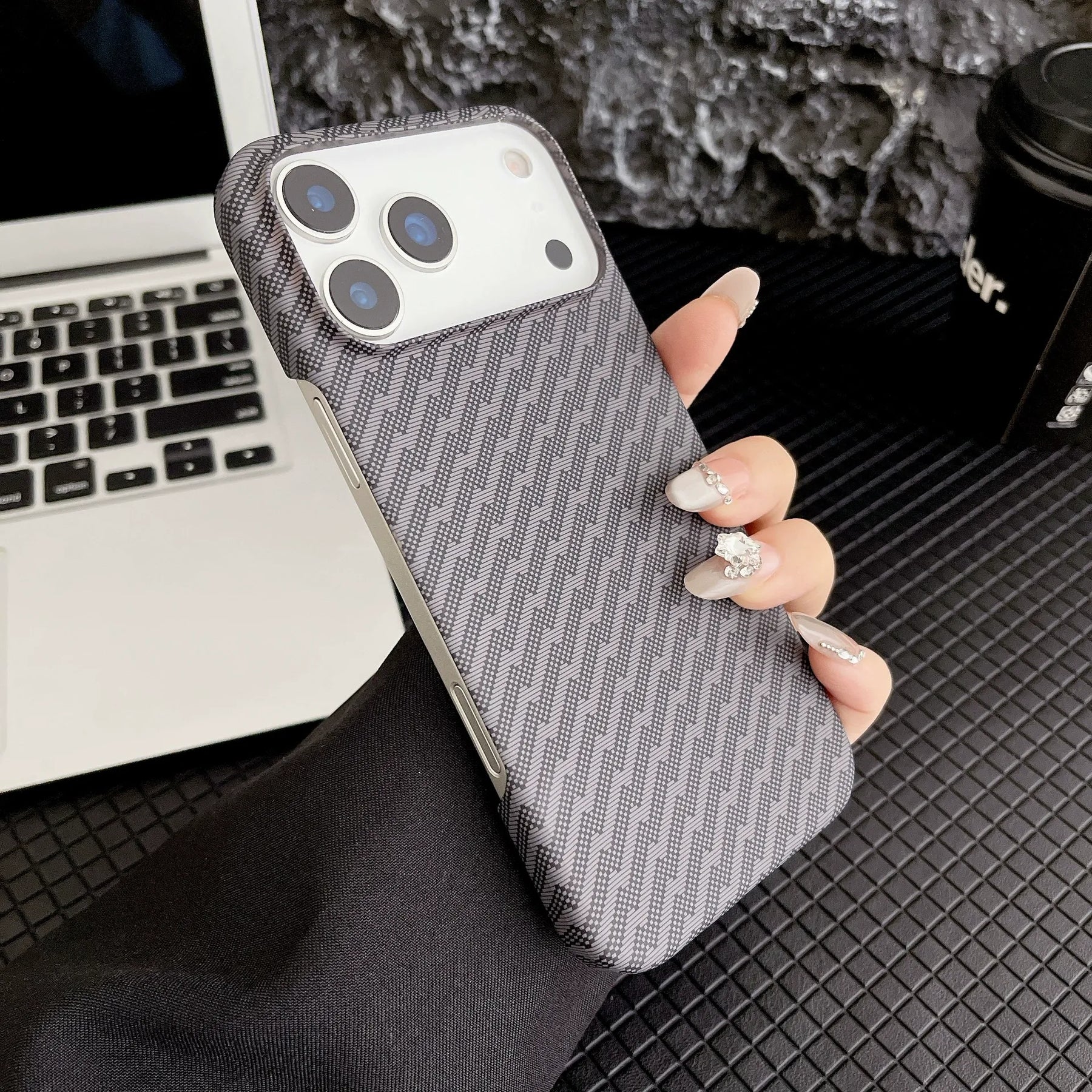 Tekyra Karbon Fiber Kılıf